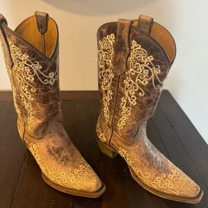 Corral cowboy boot size 3.5 nice condition